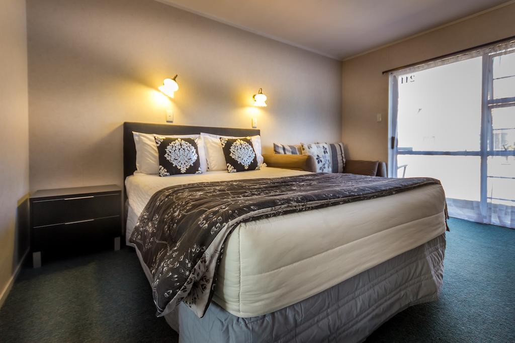 Malones Motel 4*