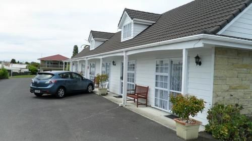 Malones Motel